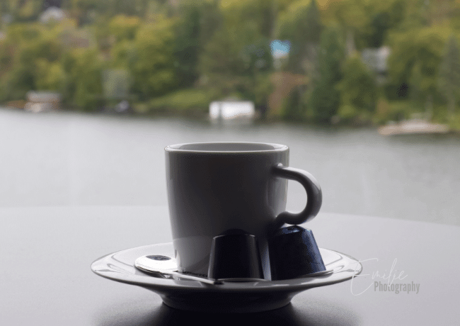 café vue sur le lac