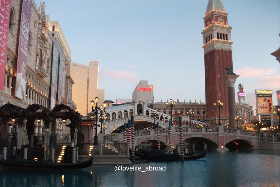 Las Vegas Venetian hotel The Venise canal