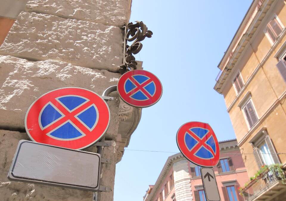 no parking sign in Italy