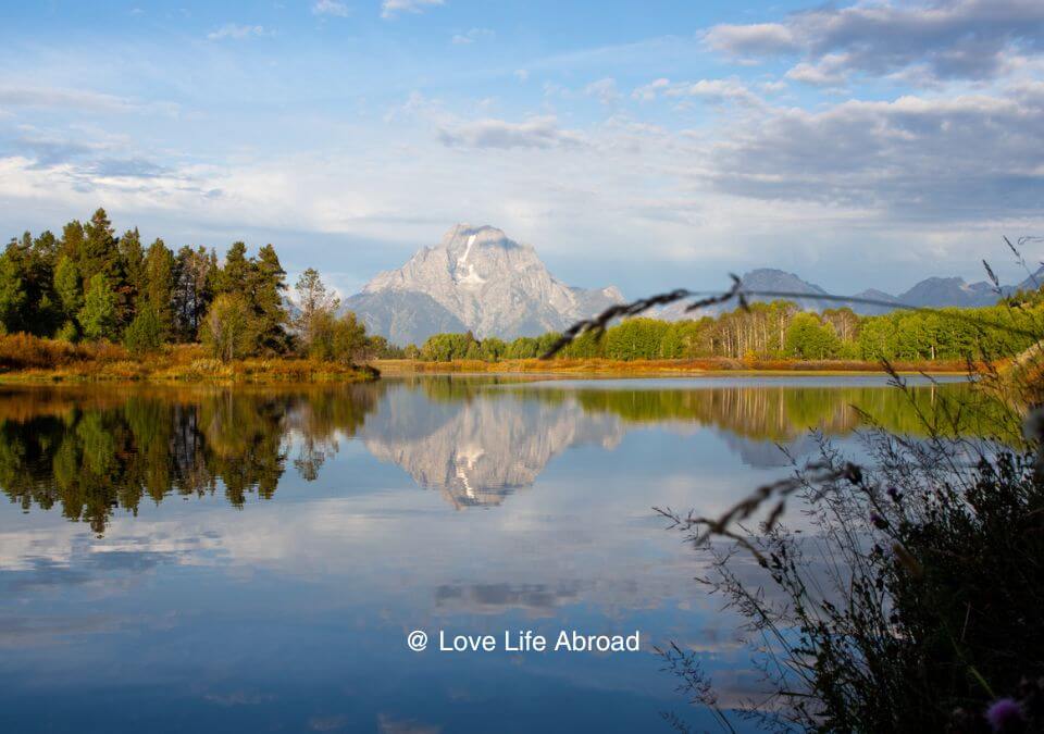 Mountain reflection in the water at Oxbow Bend viewpoint 