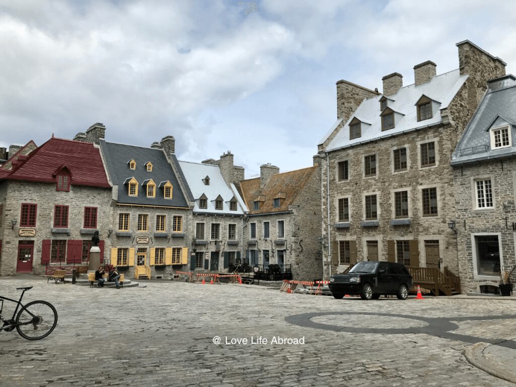 quiet morning at Place Royale